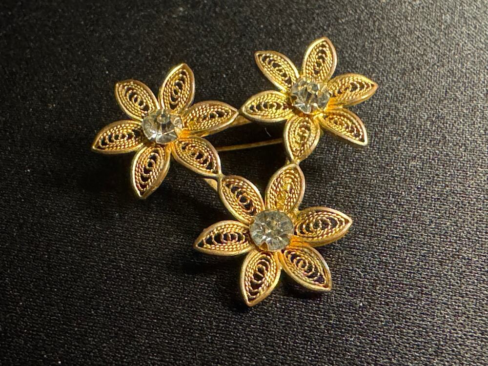 Vintage Gold Tone Filigree Flower Rhinestones Center Brooch